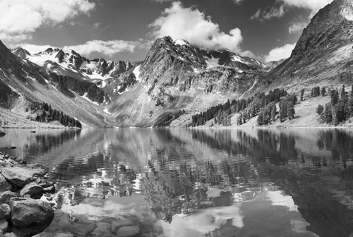 vliesová fototapeta na zeď jezero - černobílé šedé provedení